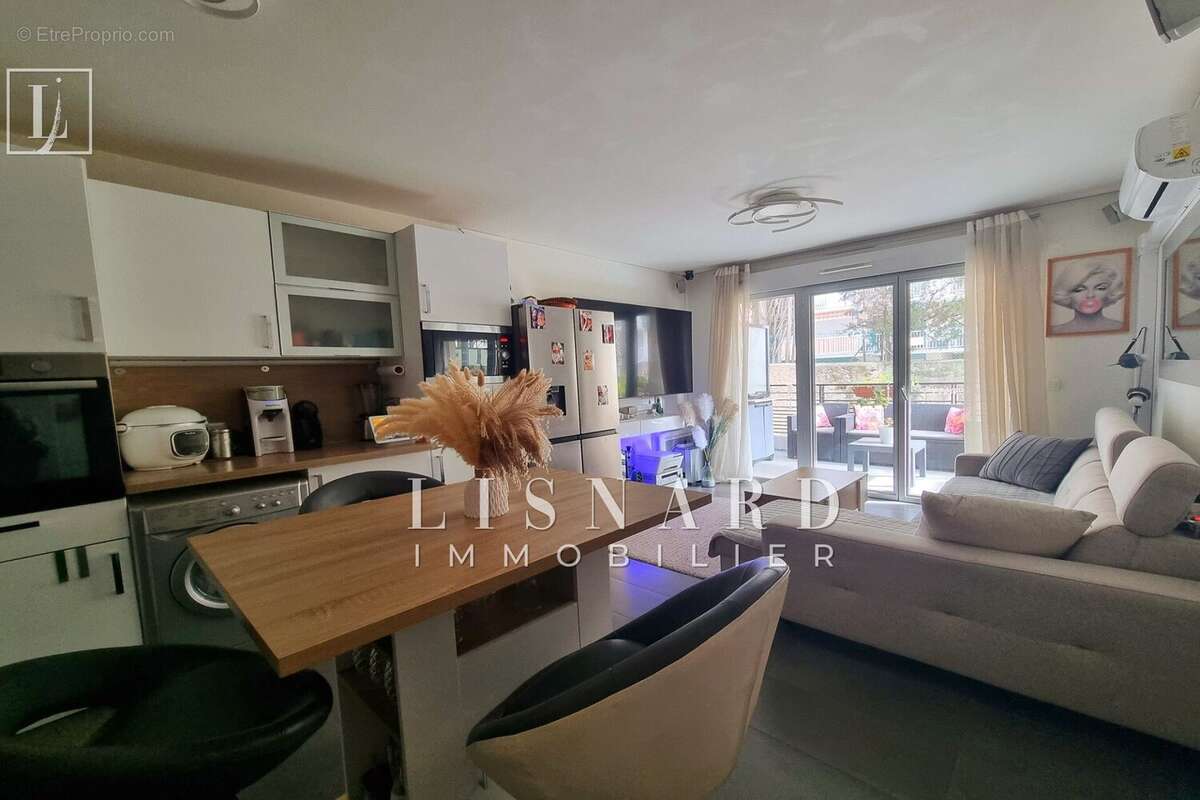 Appartement à VALLAURIS