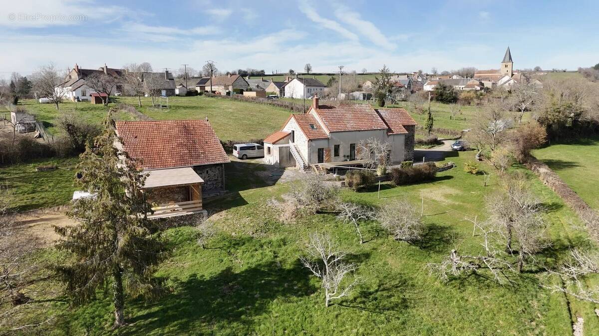 Maison à SEMELAY