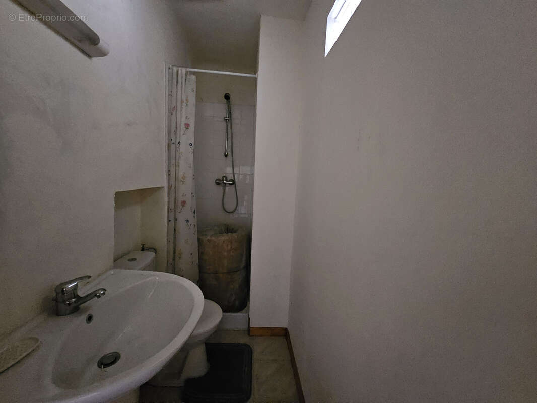 Appartement à LA ROQUE-D&#039;ANTHERON