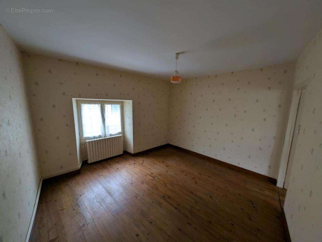 Maison à AVOISE