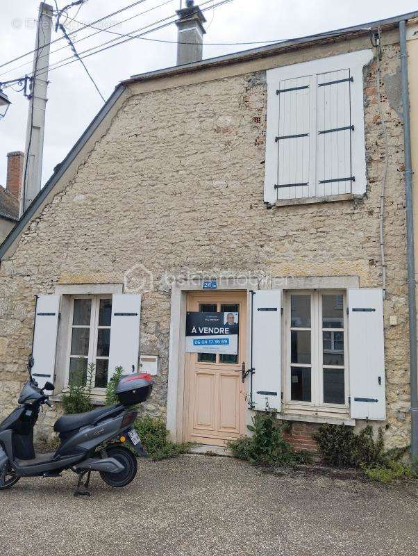 Maison à BEAUNE-LA-ROLANDE