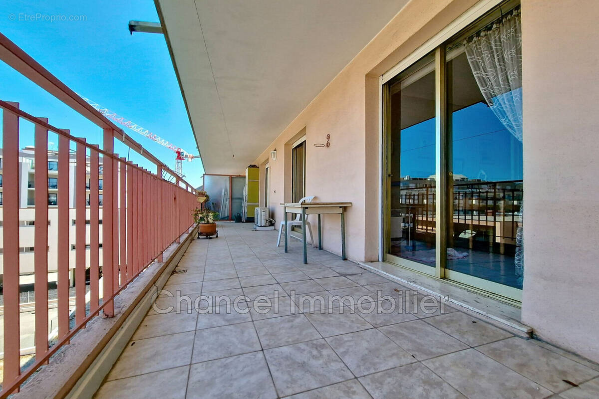 Appartement à SAINT-LAURENT-DU-VAR