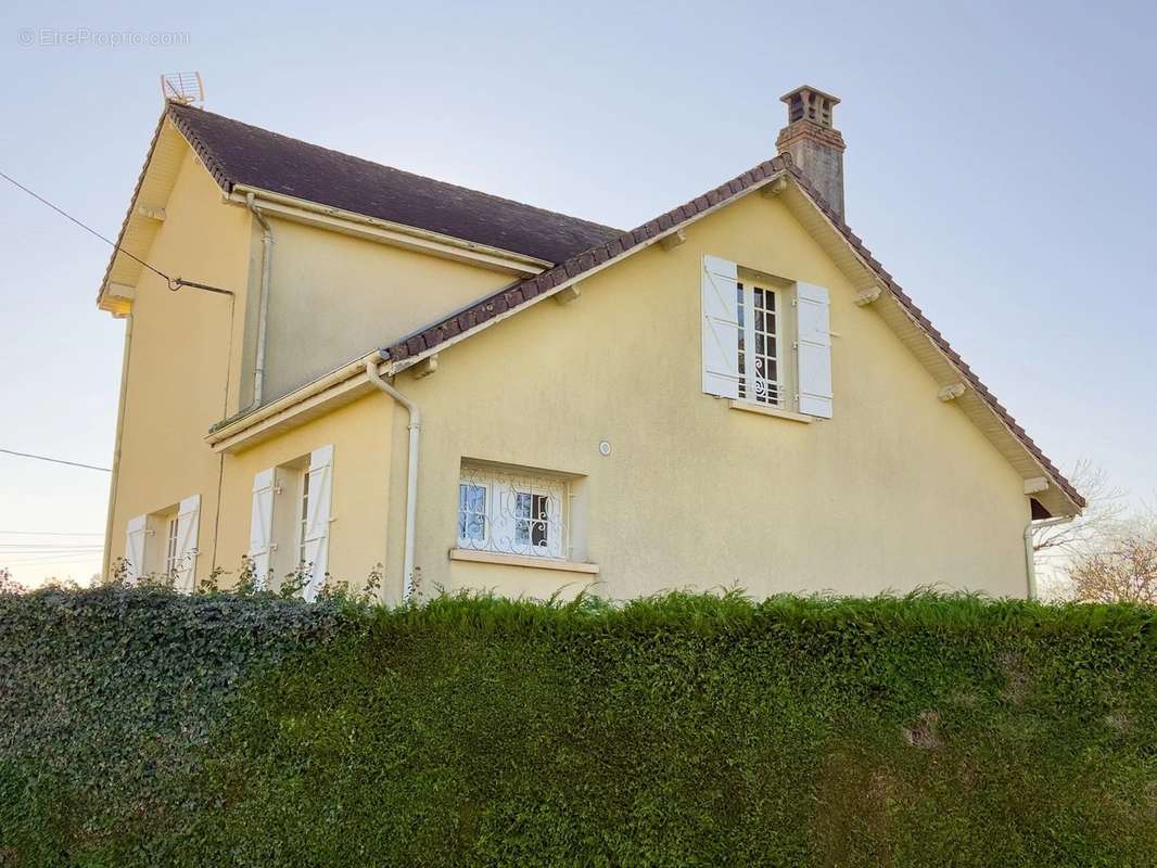 Maison à SARRAZAC