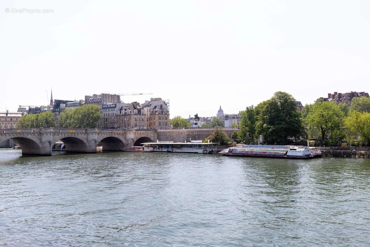 Appartement à PARIS-1E