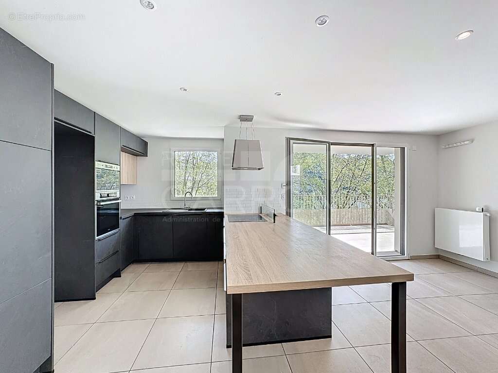 Appartement à LYON-9E