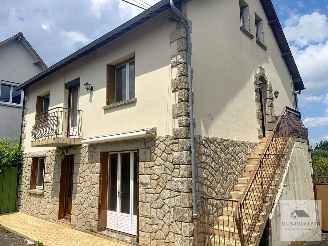 Maison à MONTOURS