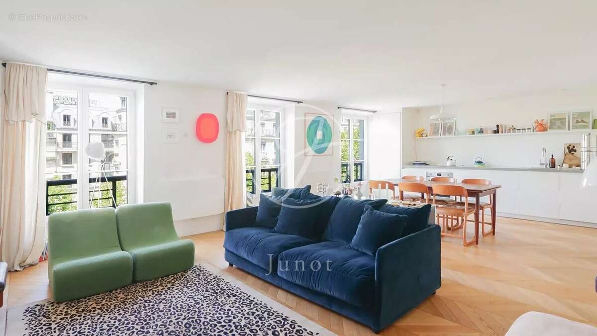 Appartement à PARIS-3E