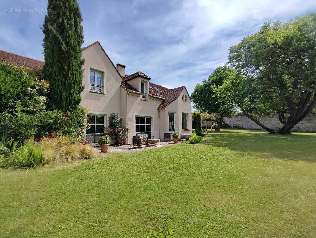 Maison à NESLES-LA-VALLEE