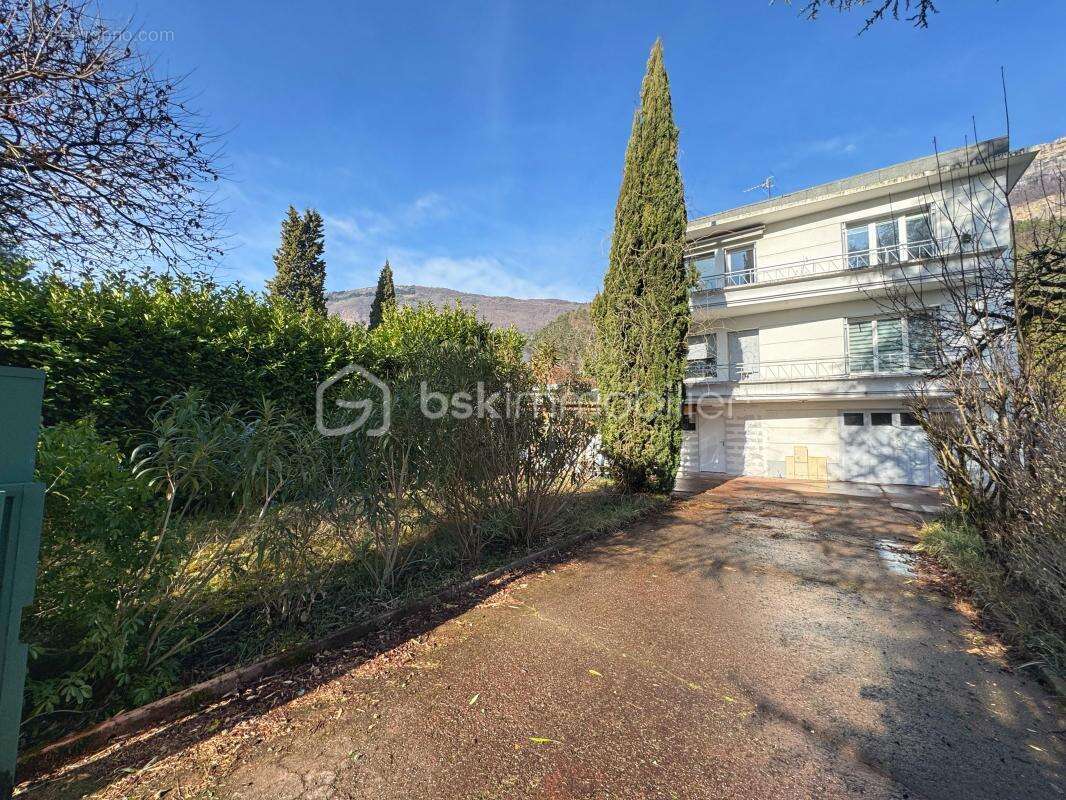 Appartement à CORENC