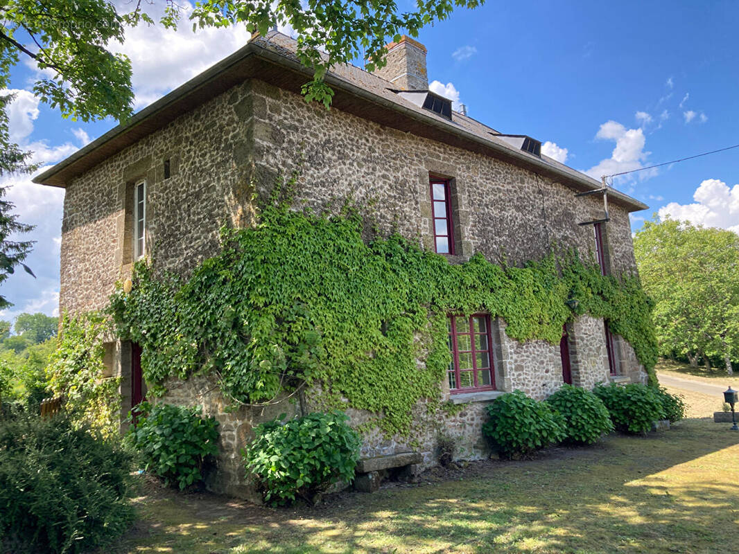 Maison à VILLAINES-LA-JUHEL
