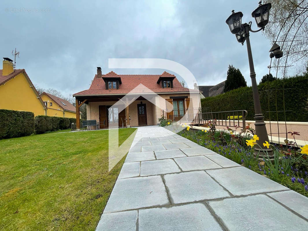 Maison à ANGERVILLIERS
