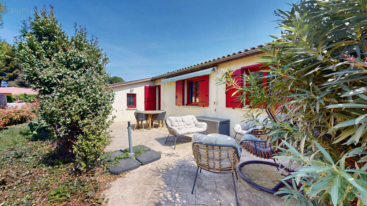 Maison à VILLEMOUSTAUSSOU
