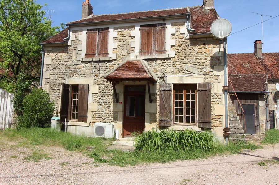 Maison à VARZY
