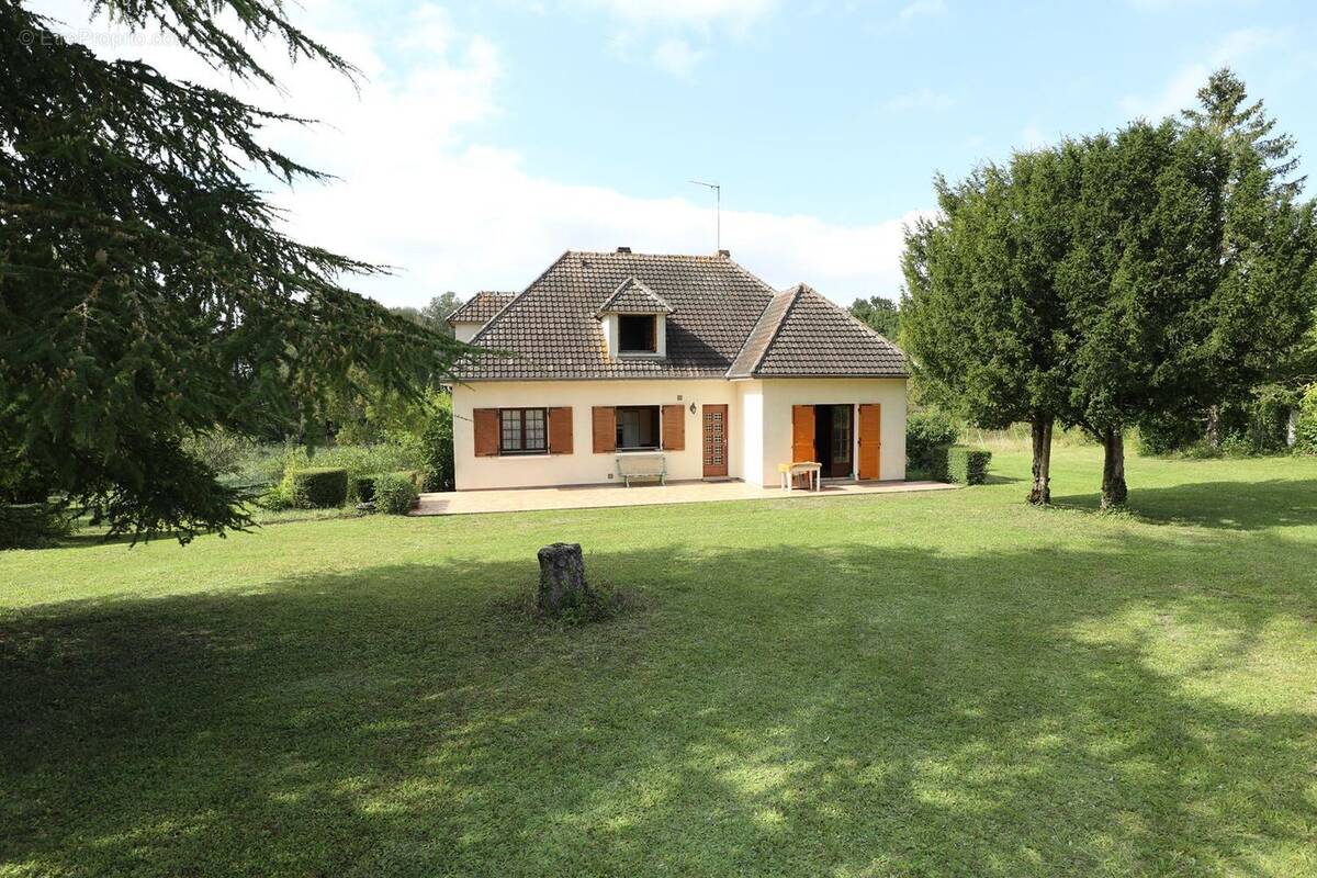 Maison à MEREVILLE