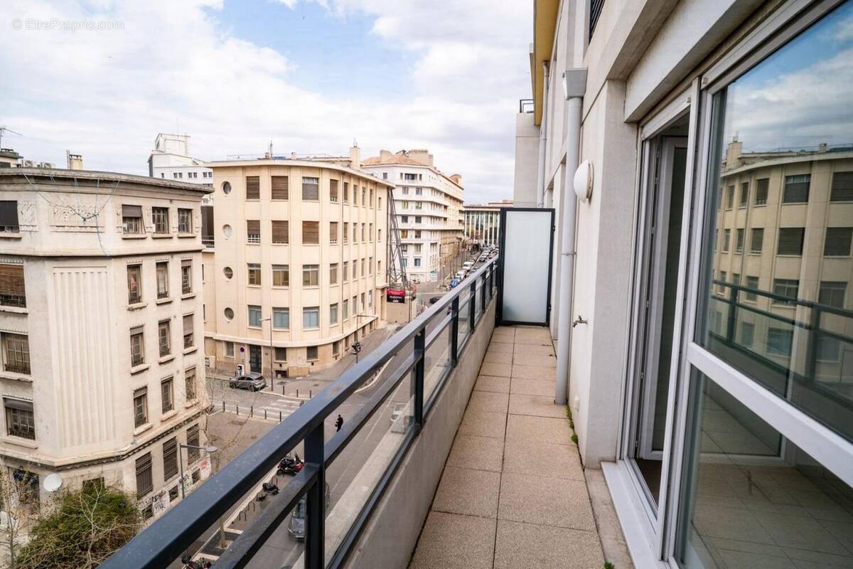 Photo 1 - Appartement à MARSEILLE-1E