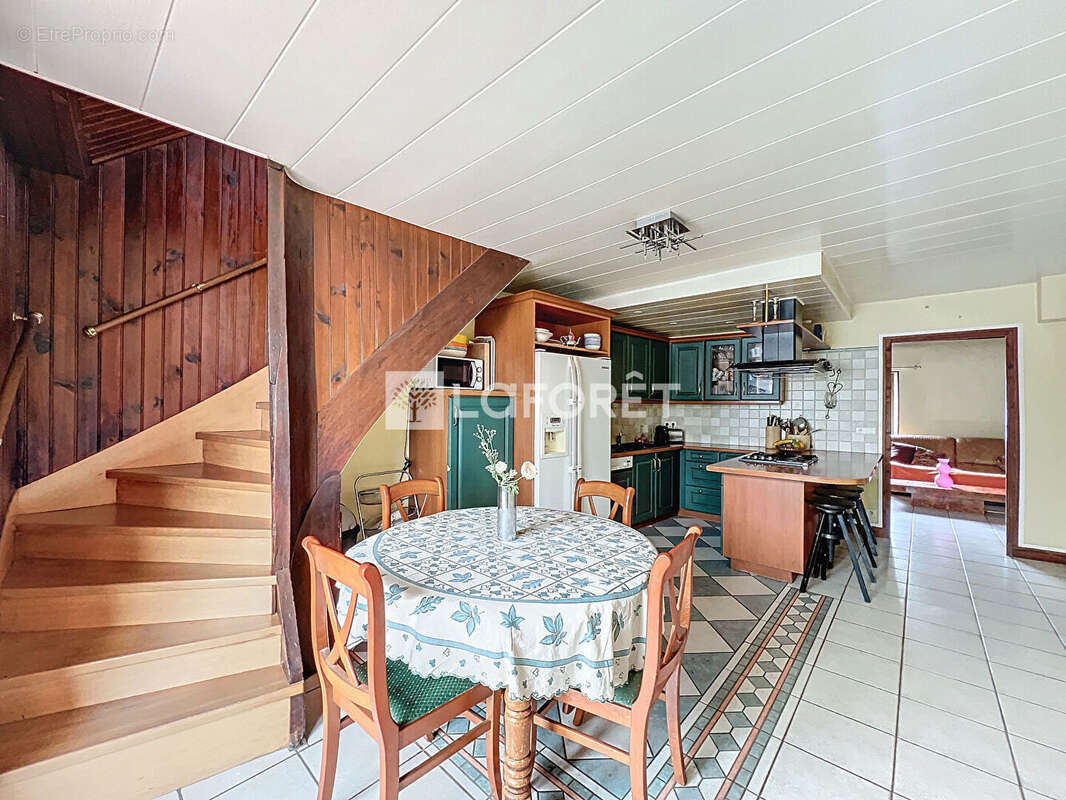 Maison à LINAS