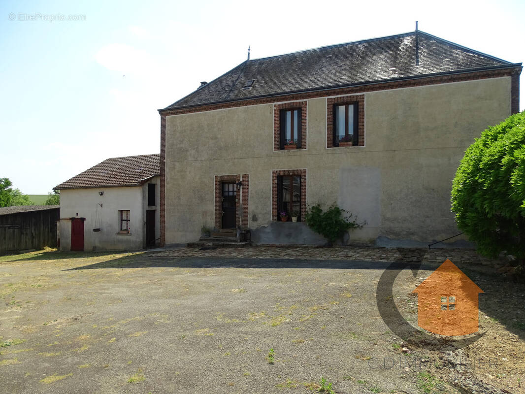 Maison à CHAMPROND-EN-GATINE
