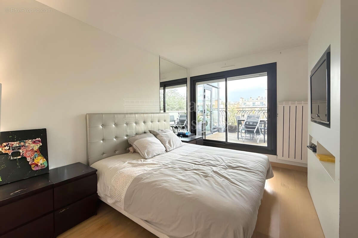Appartement à NEUILLY-SUR-SEINE