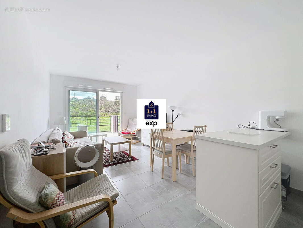 Appartement à ROQUEBRUNE-SUR-ARGENS