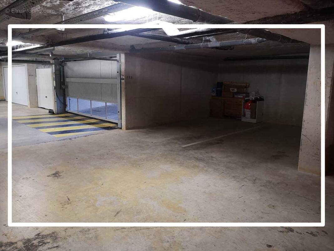 Parking à MANDELIEU-LA-NAPOULE