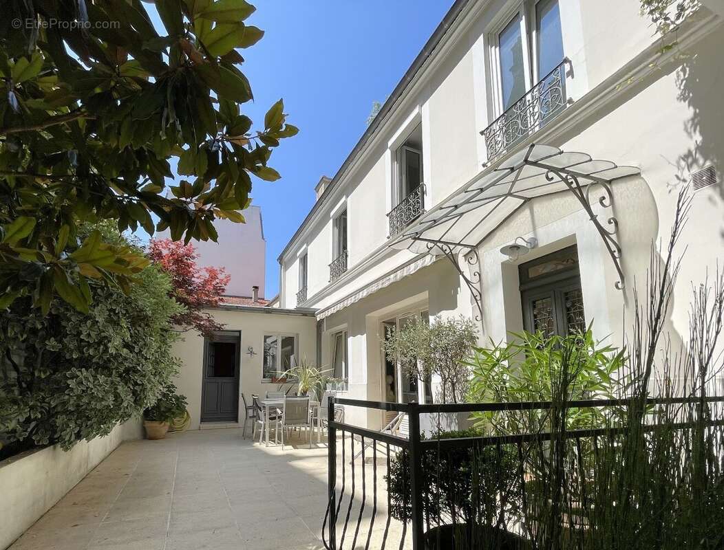Maison à LEVALLOIS-PERRET