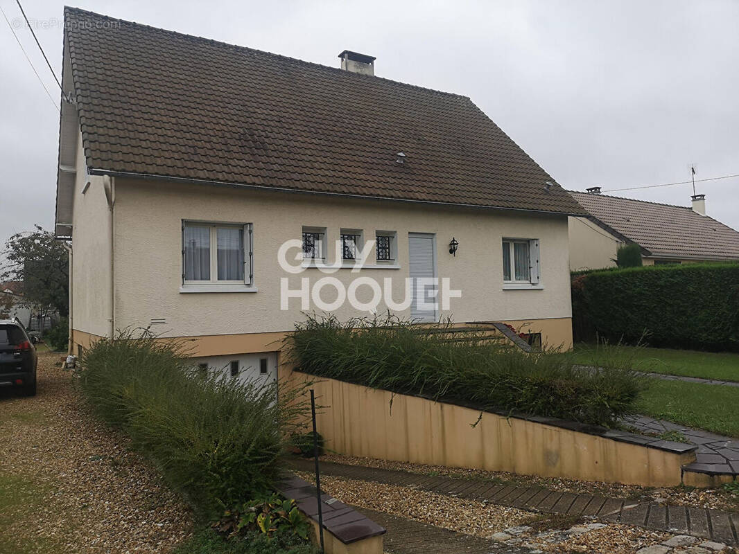 Maison à HOUDAN