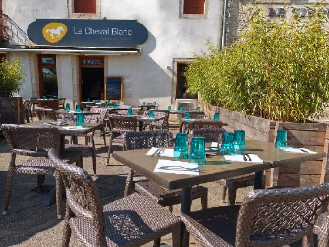 Commerce à IS-SUR-TILLE