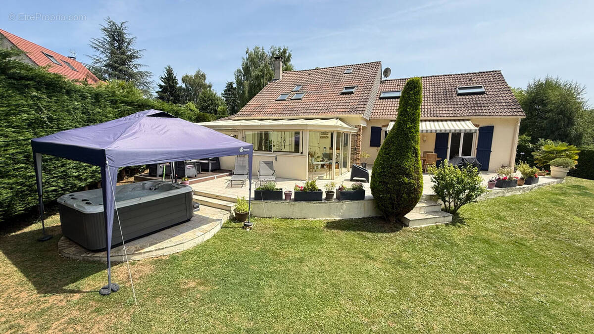 Maison à LESIGNY