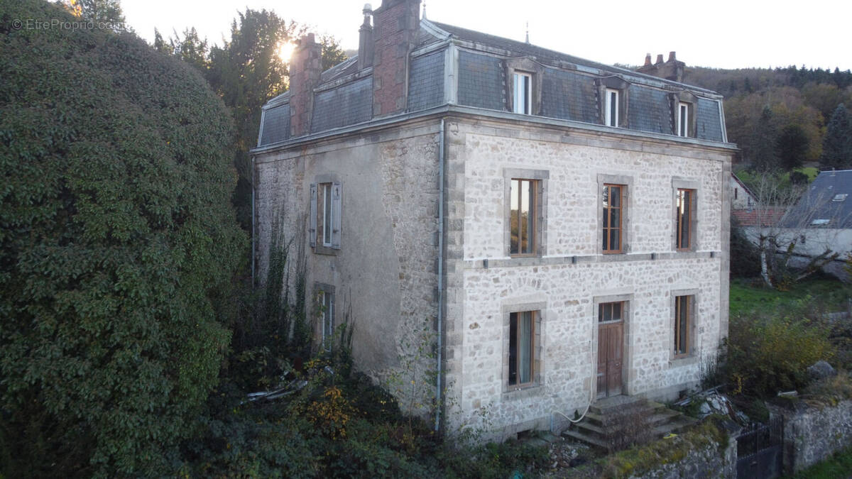 Maison à SAINT-SULPICE-LAURIERE