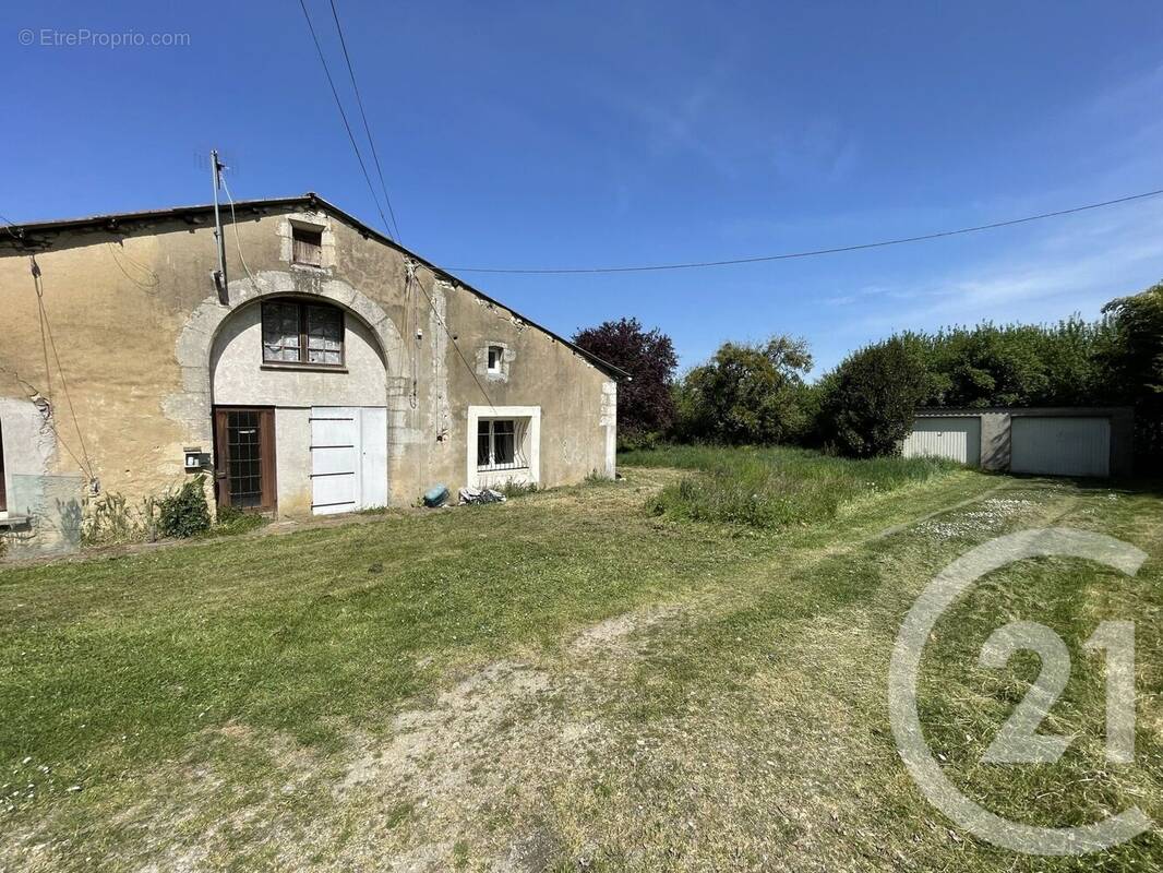 Maison à VILLEGOUGE