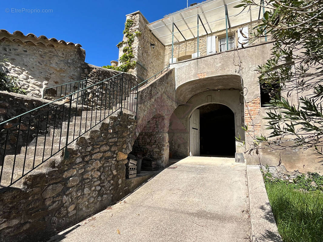 Maison à MEYRANNES