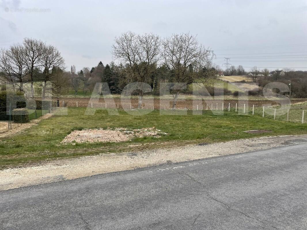 20250315_112145880_iOS - Terrain à LA CHAPELLE-SAINT-SEPULCRE