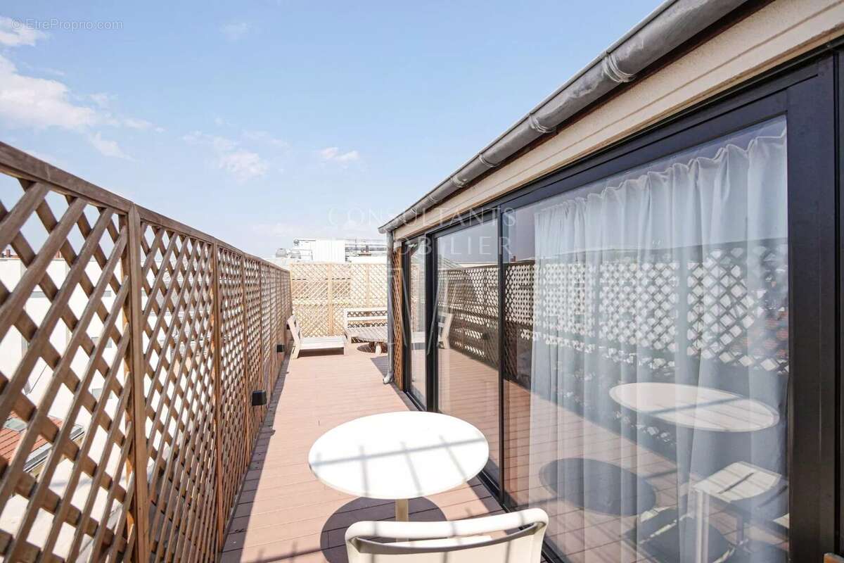 Appartement à PARIS-8E