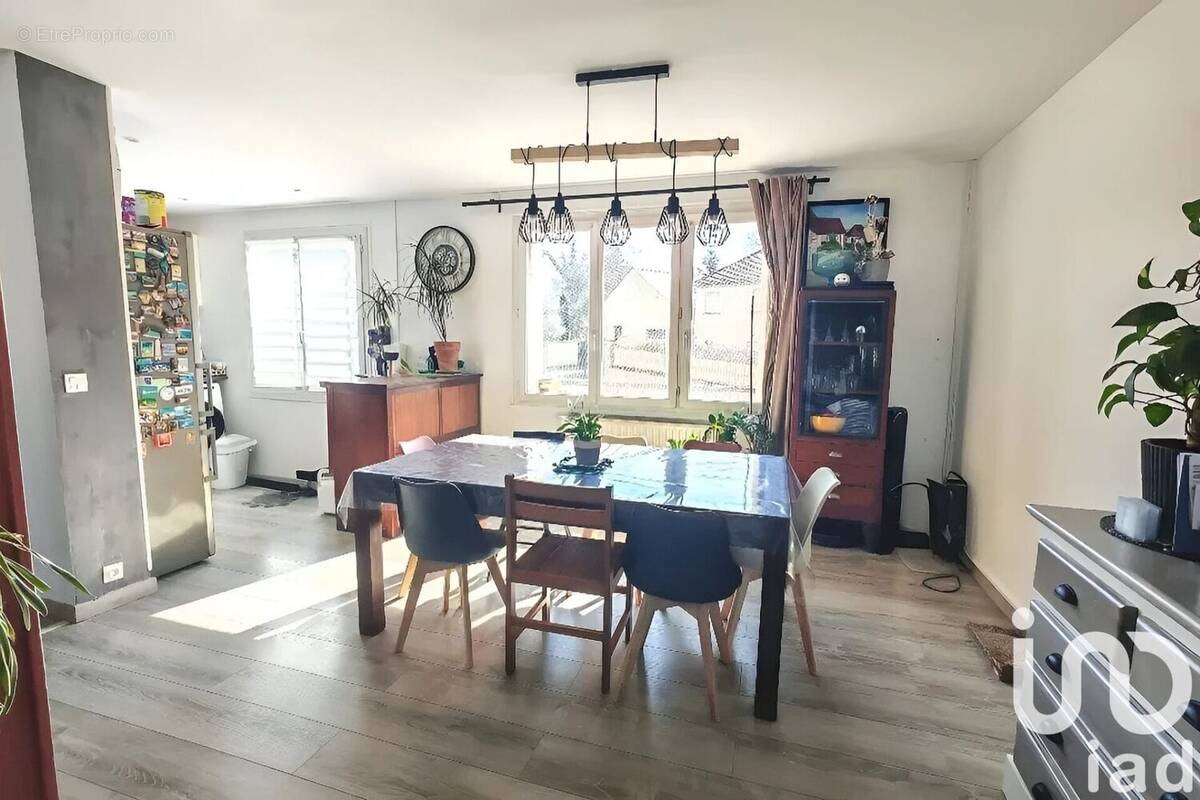 Photo 1 - Appartement à SAINTE-GENEVIEVE-DES-BOIS
