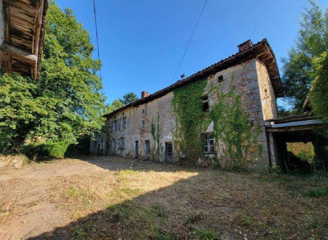 Maison à CONFOLENS