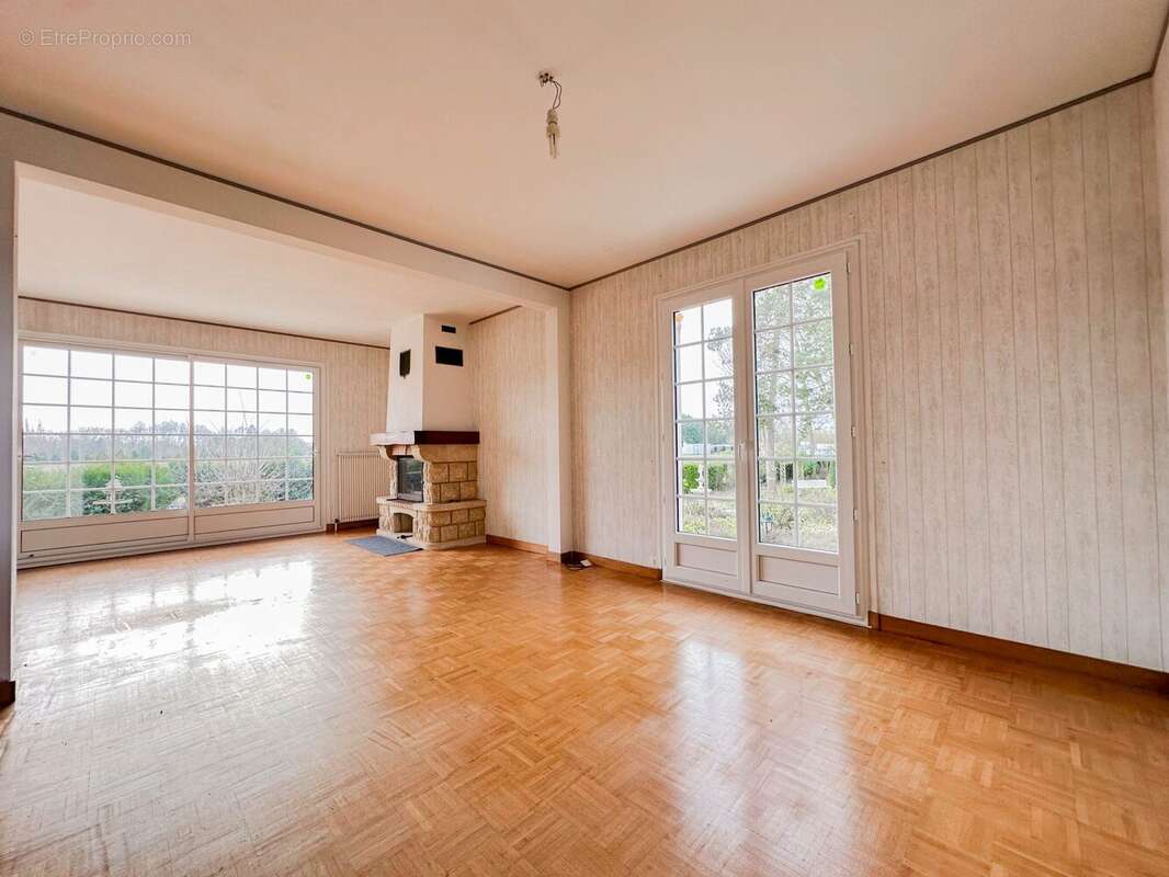 Maison à CHEVILLON-SUR-HUILLARD
