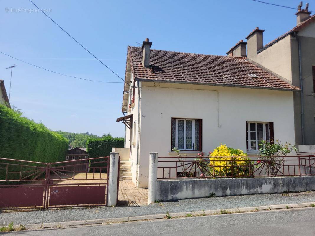 Maison à BOUSSAC