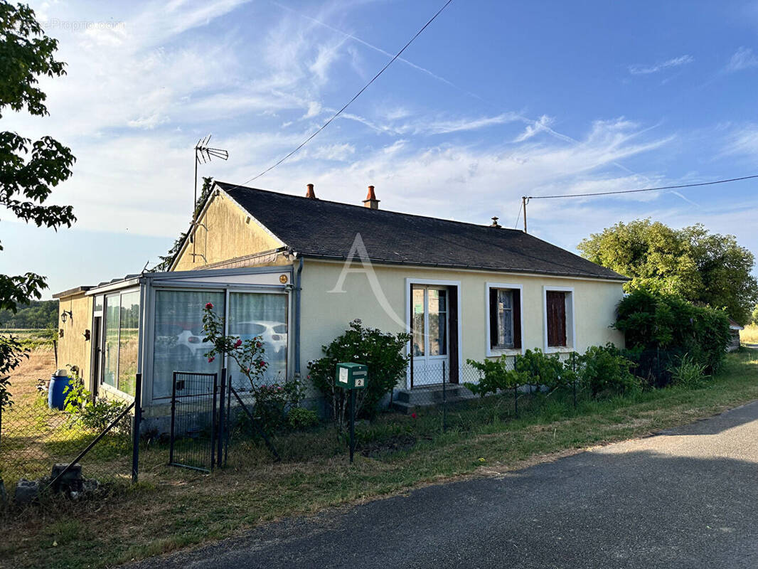 Maison à LONGUE-JUMELLES