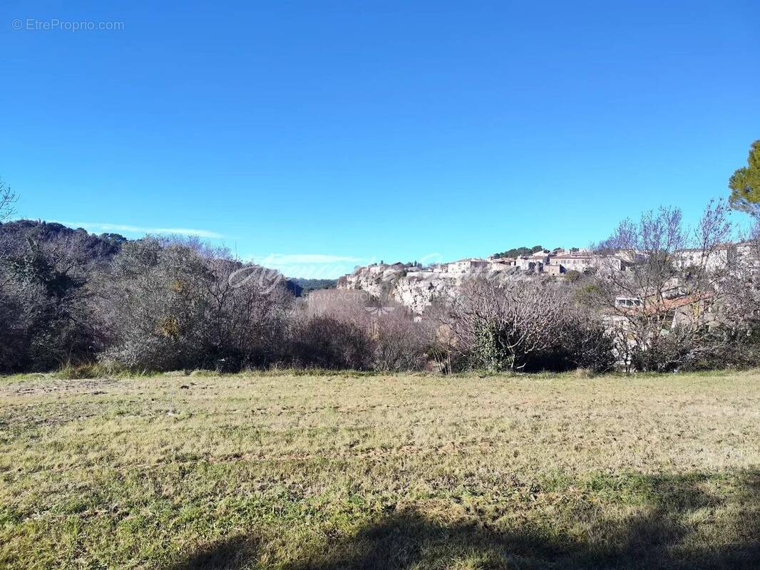 Terrain à VARAGES