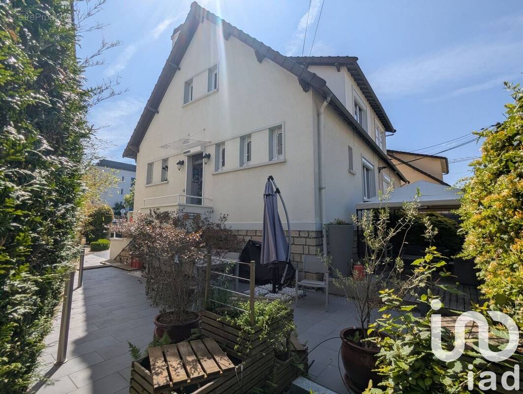 Photo 1 - Maison à LES CLAYES-SOUS-BOIS