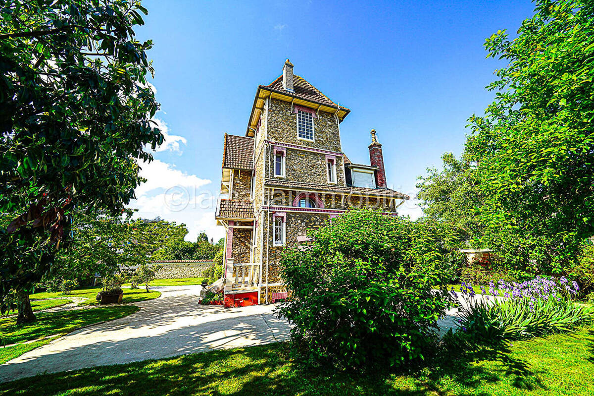 Maison à BROU-SUR-CHANTEREINE