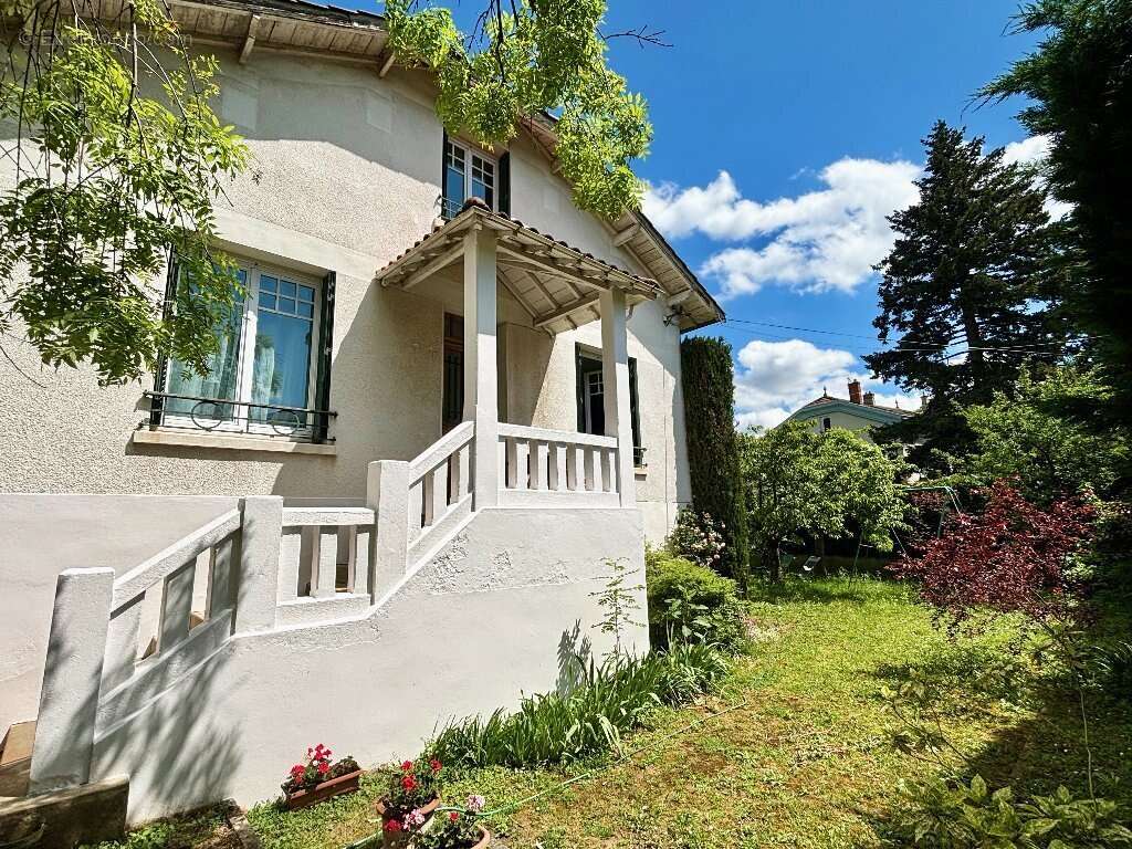 Maison à TASSIN-LA-DEMI-LUNE