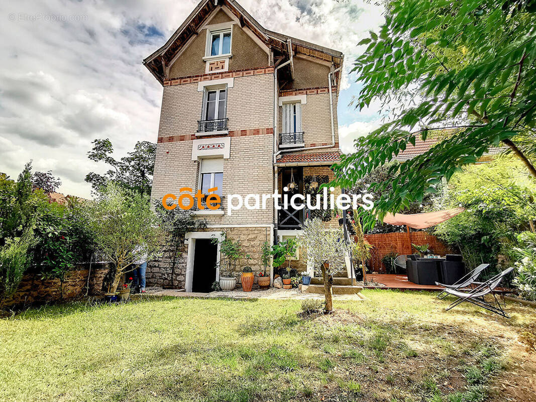 Maison à SAINT-MAUR-DES-FOSSES