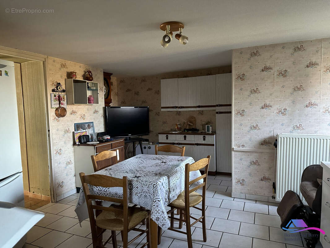 Cuisine  - Maison à CHATEAUMEILLANT