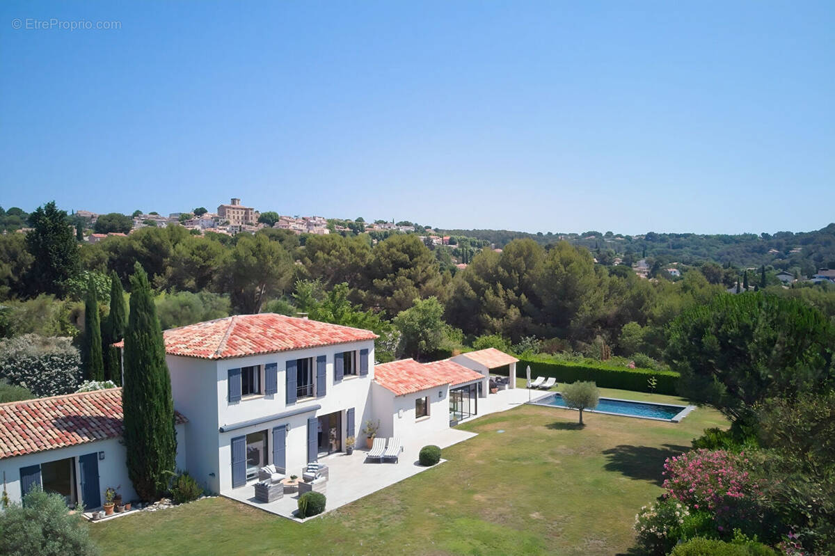 Maison à EGUILLES