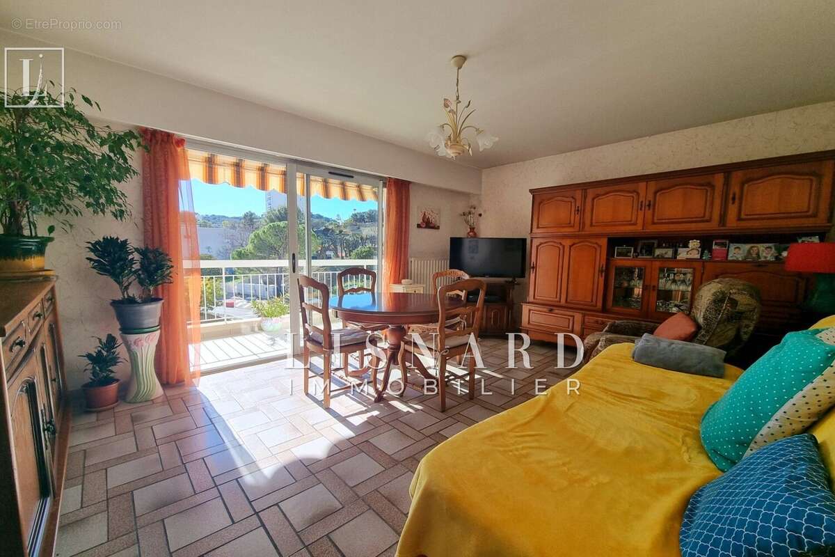Appartement à VALLAURIS