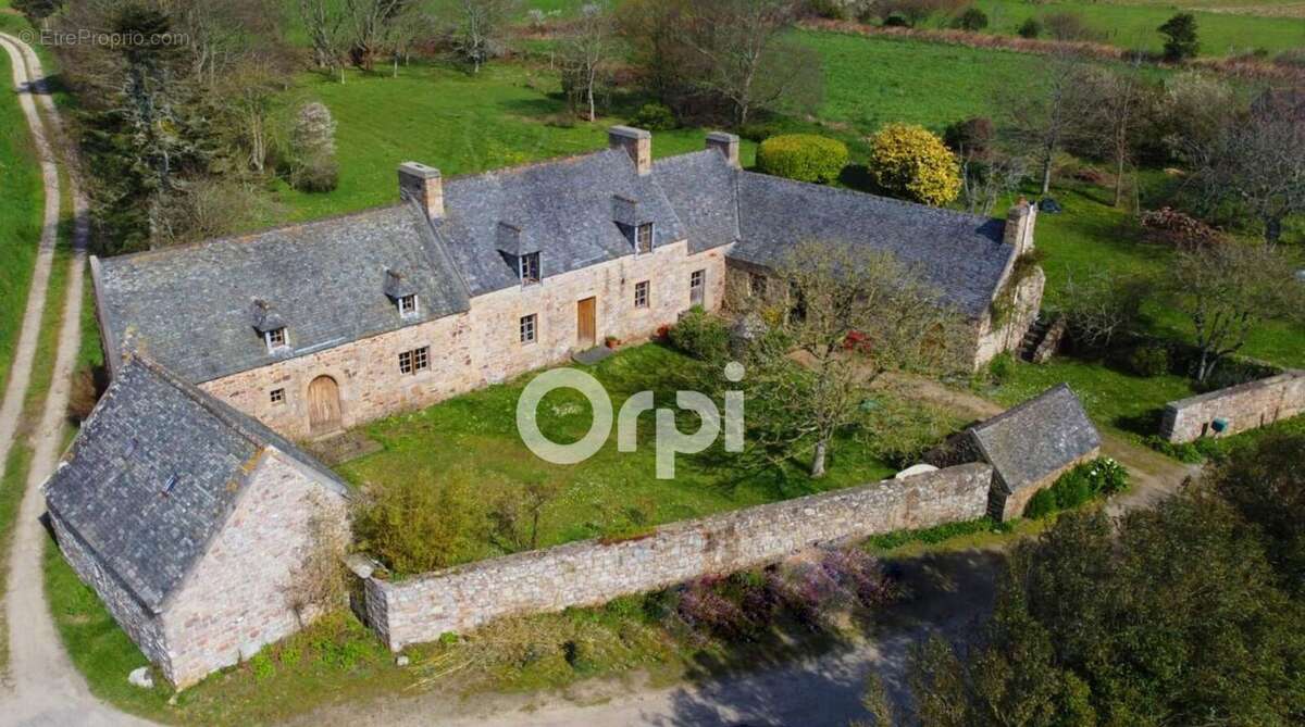Maison à PLOUGASNOU