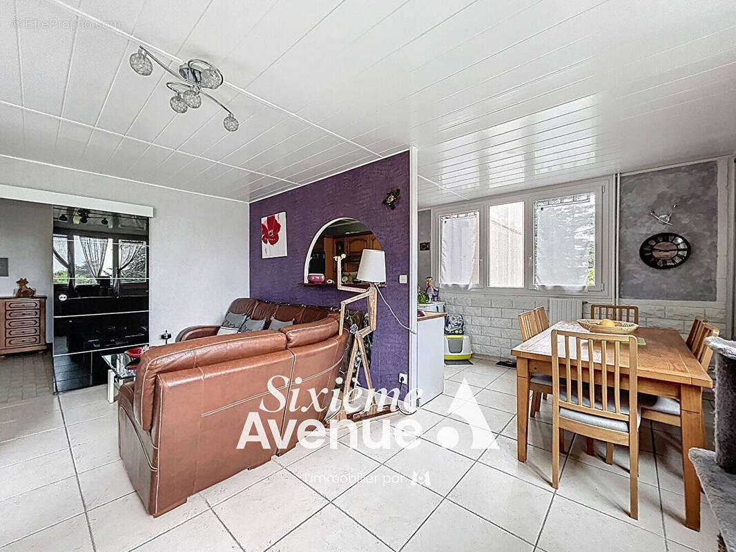 Appartement à DECINES-CHARPIEU