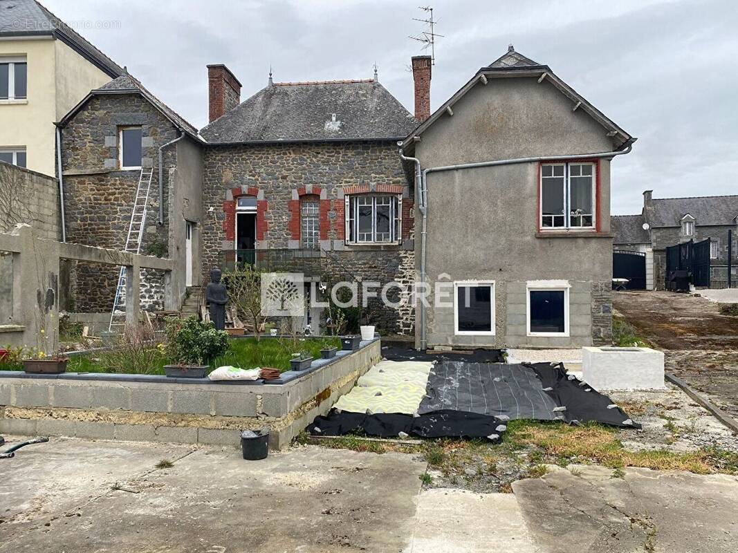 Maison à SAINT-PIERRE-DE-PLESGUEN