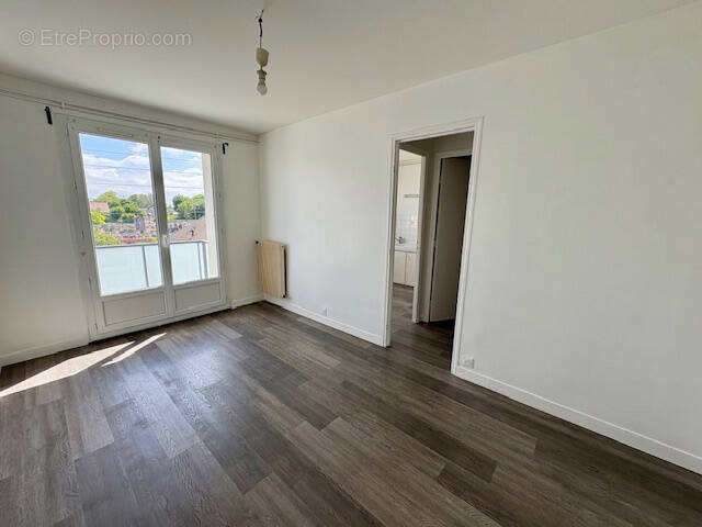 Appartement à LA CHAPELLE-SAINT-MESMIN